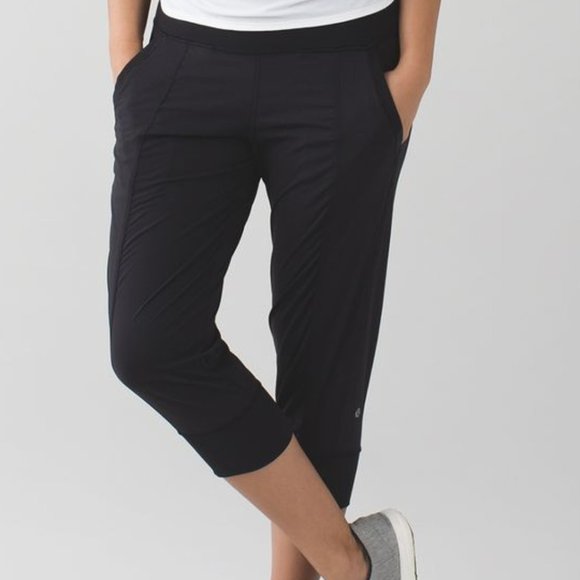 lululemon athletica Pants - Lululemon In Flux Crop in Black